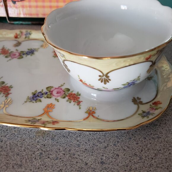 Pretty Porcelain Floral Tea Cup & 10" Saucer Snack Plate - Picture 8 of 9